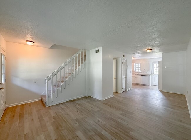 Building Photo - 3725 Aksarben Dr