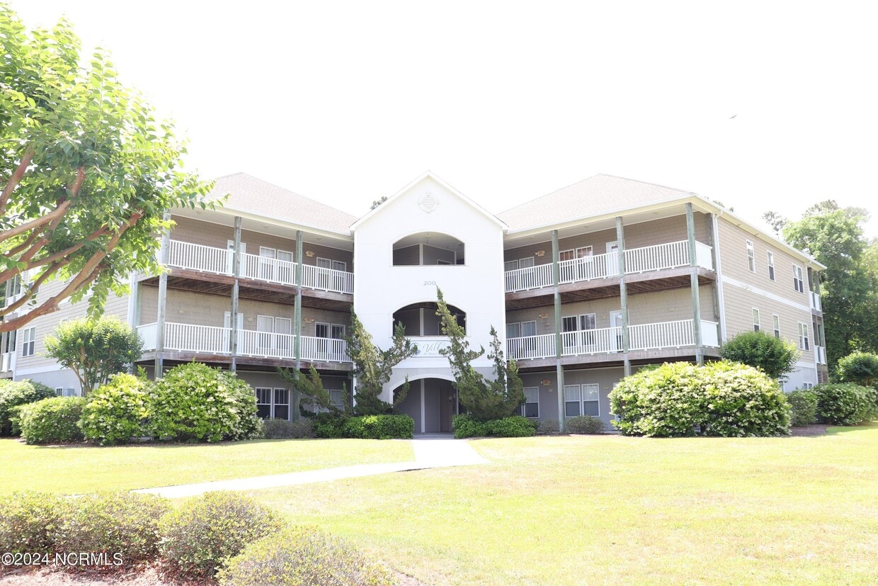 Primary Photo - 200 Lighthouse Ln
