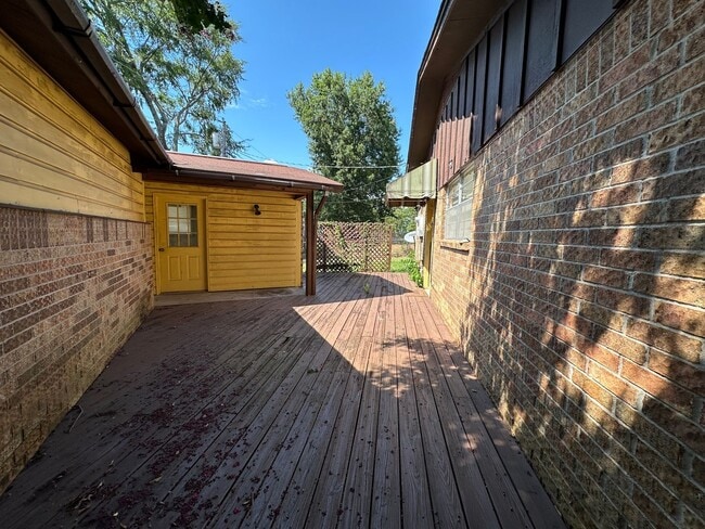 Foto del edificio - Come take a look at this 3-bedroom 2-bathroom home!