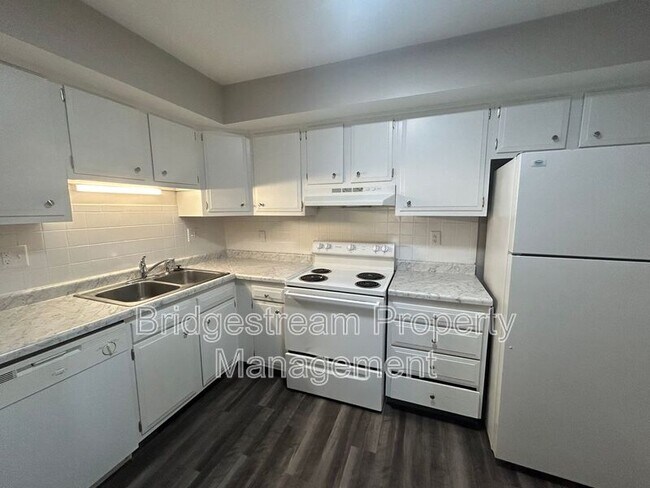 Foto del edificio - 481 N Broadway St