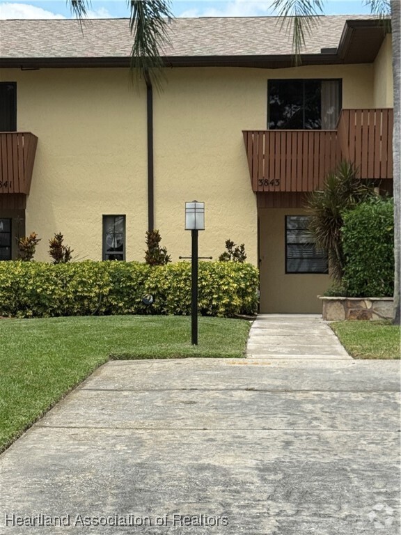 Building Photo - 3843 Edgewater Dr
