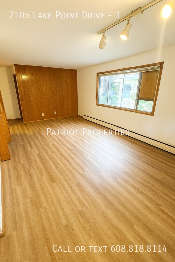 Building Photo - 2105 Lake Point Dr