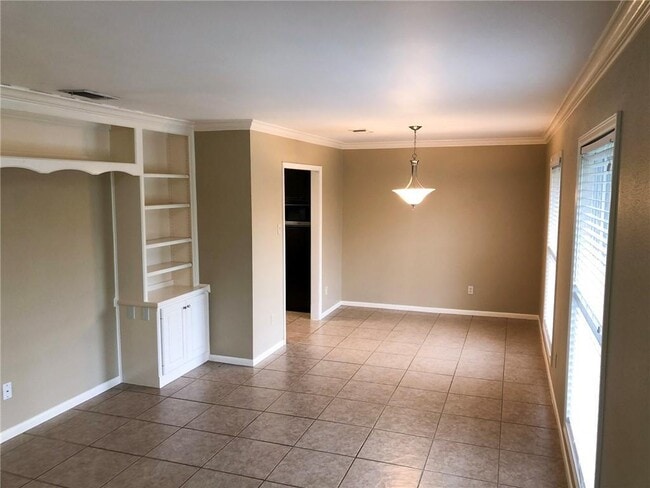 Building Photo - 9001 Pointer Ln