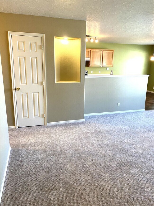 Foto del edificio - BEAUTIFUL 2 BEDROOM TOWNHOUSE IN HURRICANE!!!