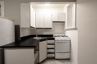 Building Photo - 26 Balmoral Ave