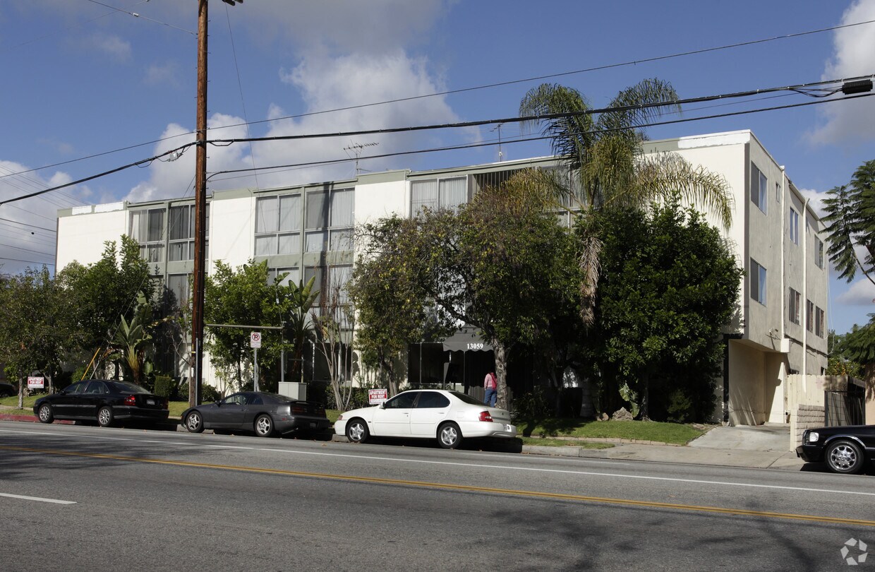 Primary Photo - 13059 Oxnard St