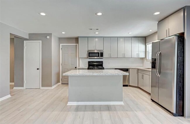 Building Photo - 3810 Wickersham Ln