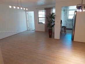 Building Photo - 180-112 15c
