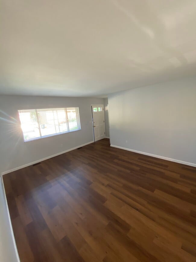 Building Photo - 1128 Lanette Dr