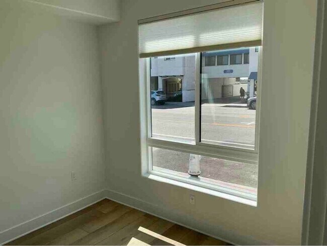 Foto del edificio - 402 W Grand Ave