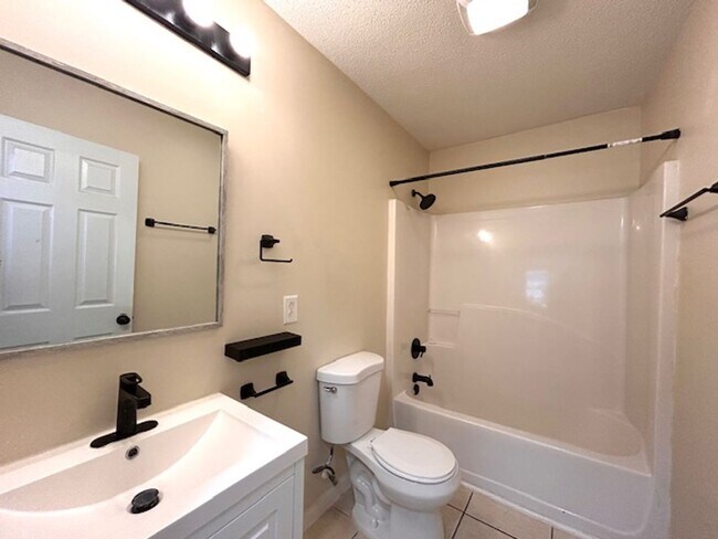 Foto del edificio - Welcome to Sabiston Height!