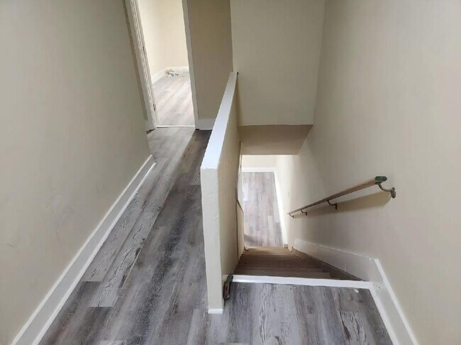 Building Photo - 212 S Dunlop St