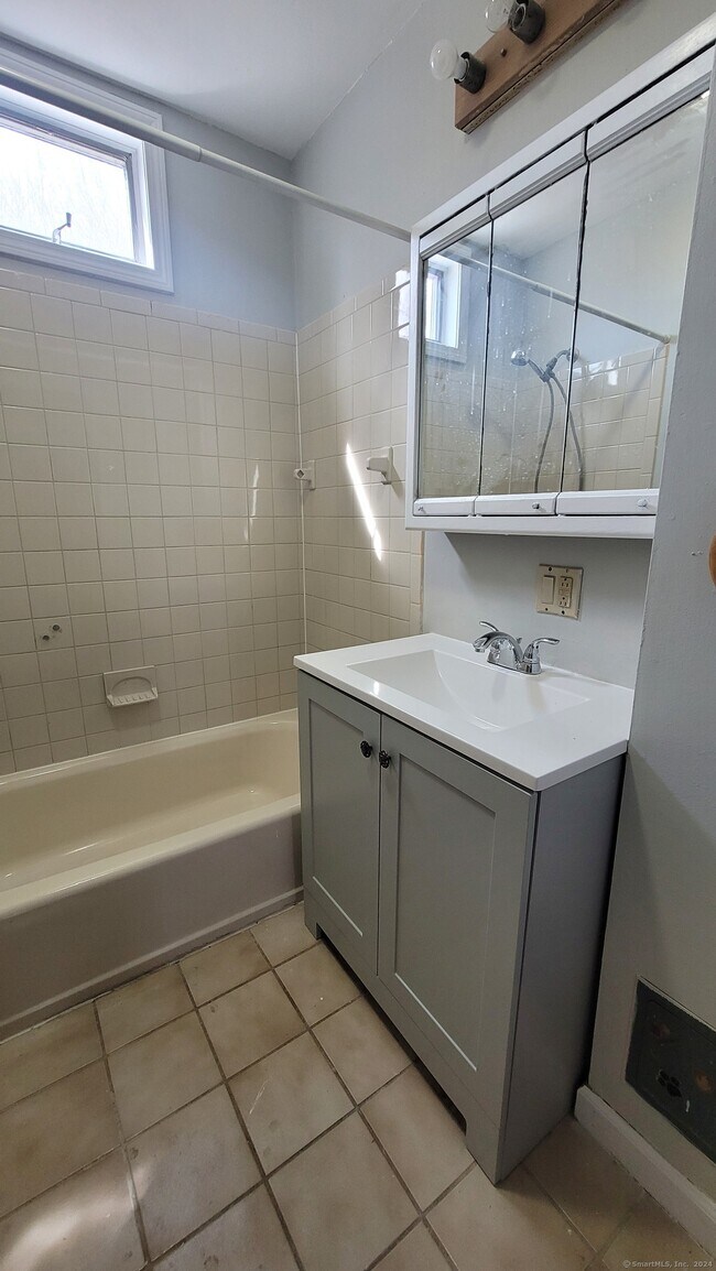 45 Ward St Unit 2nd Floor, Wallingford, CT 06492 Room for Rent in