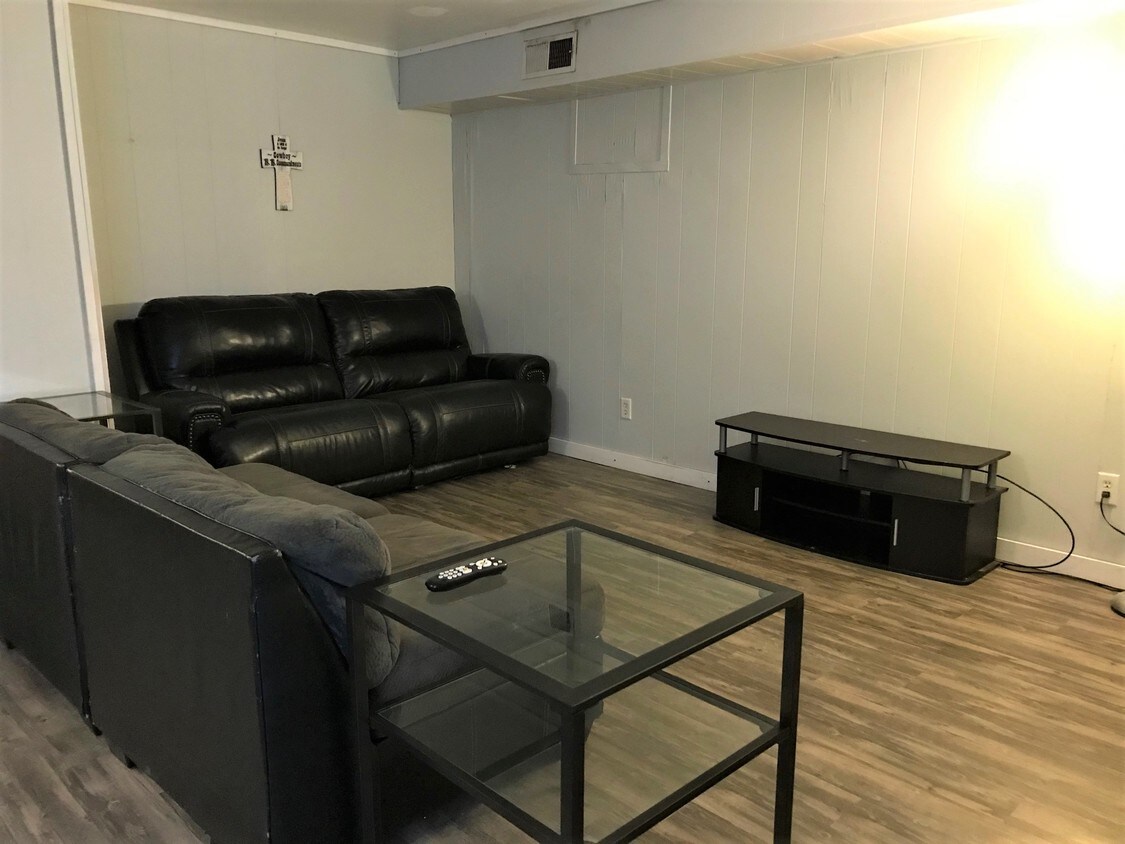 Foto principal - 209 S Irwin St