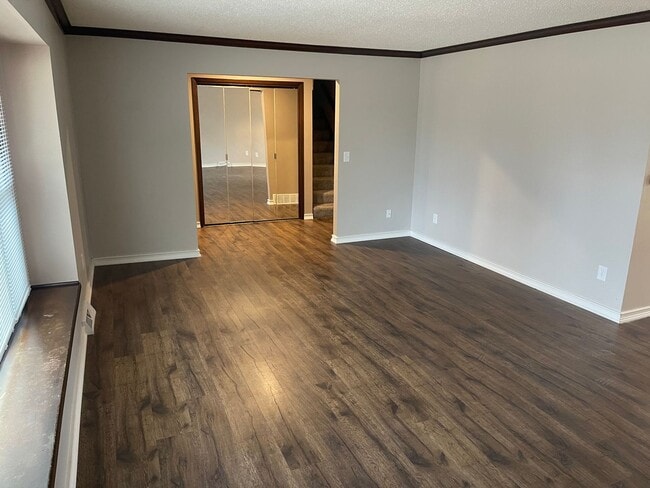 Building Photo - Executive home for rent! Excellent locatio...