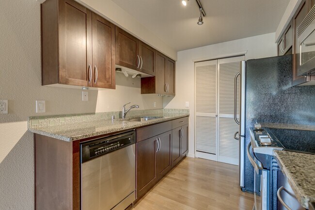 Foto del edificio - Beautiful 1 bed, 1 bath in Magnolia. Hardw...