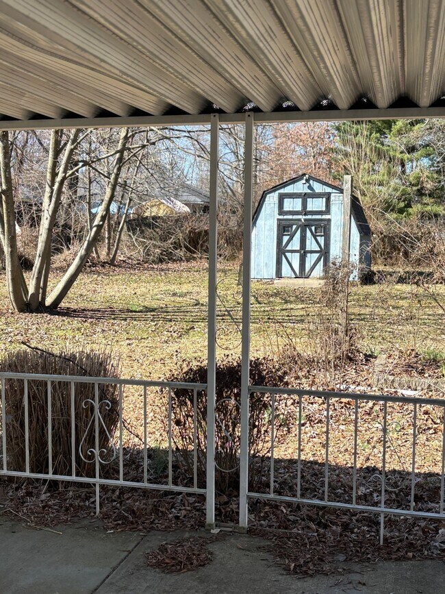 Building Photo - 3967 Pharo Dr