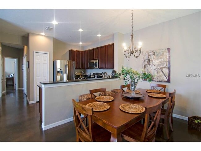 Building Photo - 3775 Parkridge Cir