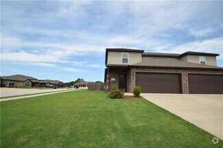 Building Photo - 463 Red Robin St