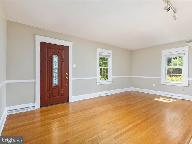 Building Photo - 301 Wood Ave