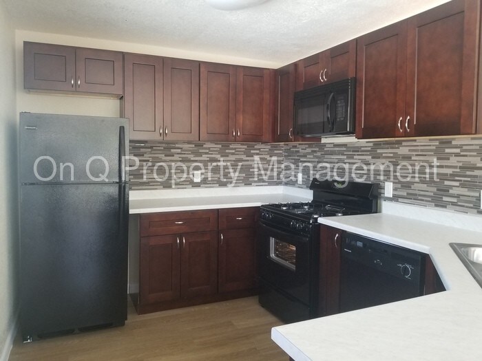 Primary Photo - Ready for move in! Must See!