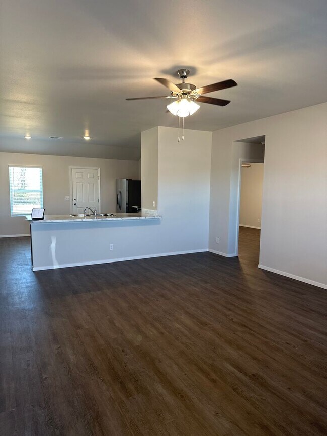 Foto del edificio - *NOW PRELEASING*  NEW Four Bedroom | Two Bath Home in Robinson Ranch
