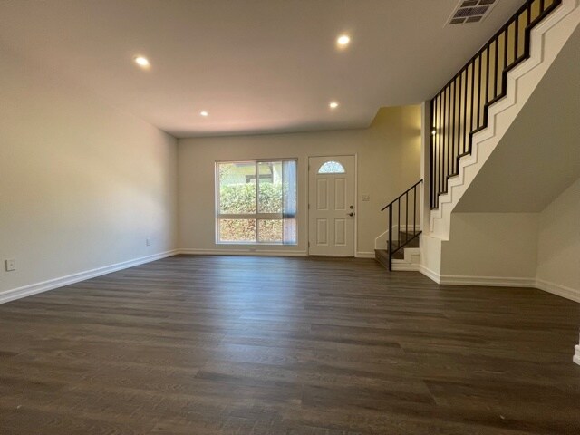 Foto del edificio - 17175 Chatsworth St