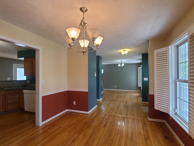 Building Photo - 10 Lockwood Dr