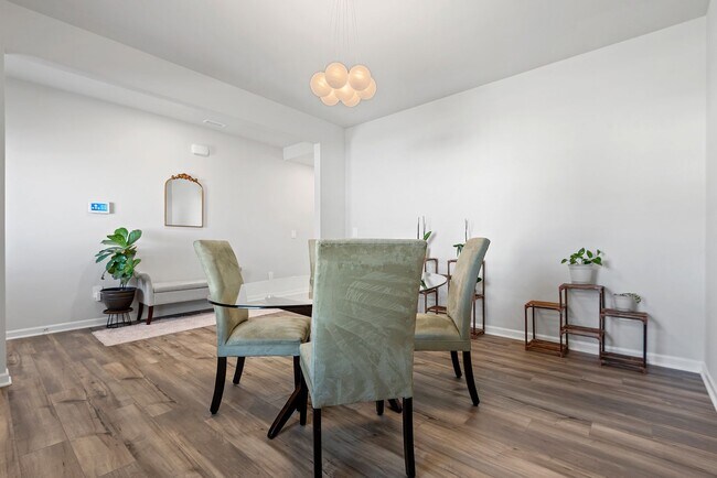 Foto del edificio - Stunning Single Family 4 Bedroom- Availabl...