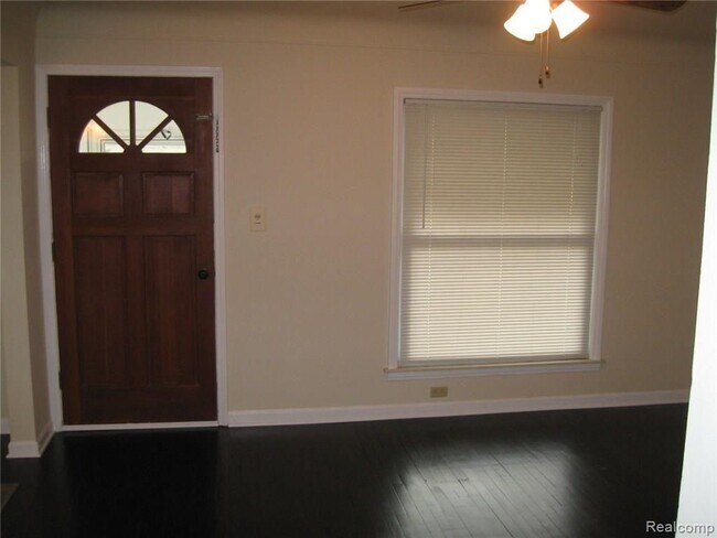 Building Photo - 141 De Villen Ave