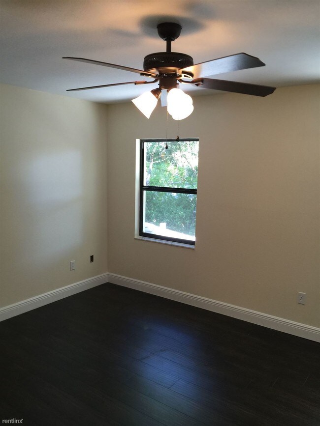 Foto del edificio - 2417 W Stroud Ave