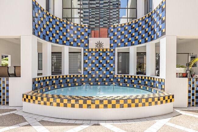 Fuente - 600 Front Apartments