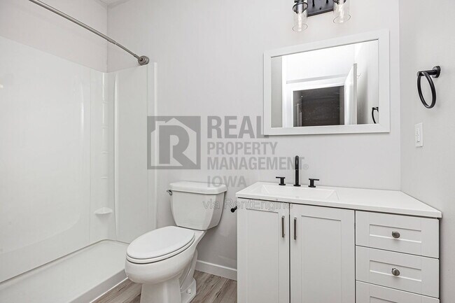 Foto del edificio - 6810 Bright St