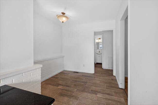 Foto del edificio - 7350 Austin Dr