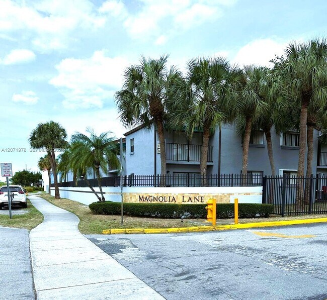 Foto del edificio - 7401 SW 152nd Ave