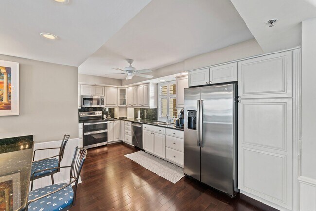 Foto del edificio - 100 S Beach Rd