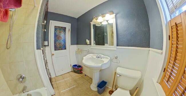 Foto del edificio - Patio + Fenced-In Yard+ Pet Friendly + Garage Parking + Washer & Dryer! Available August 1st!