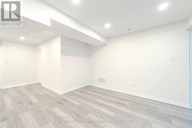 Photo du bâtiment - 1894 Woodview Ave