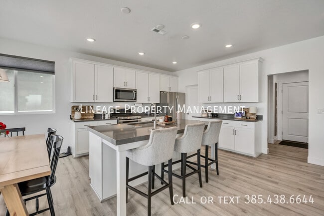 Foto del edificio - 3056 S Shoreline Dr