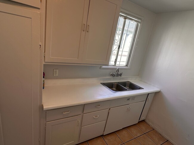 Building Photo - 7108