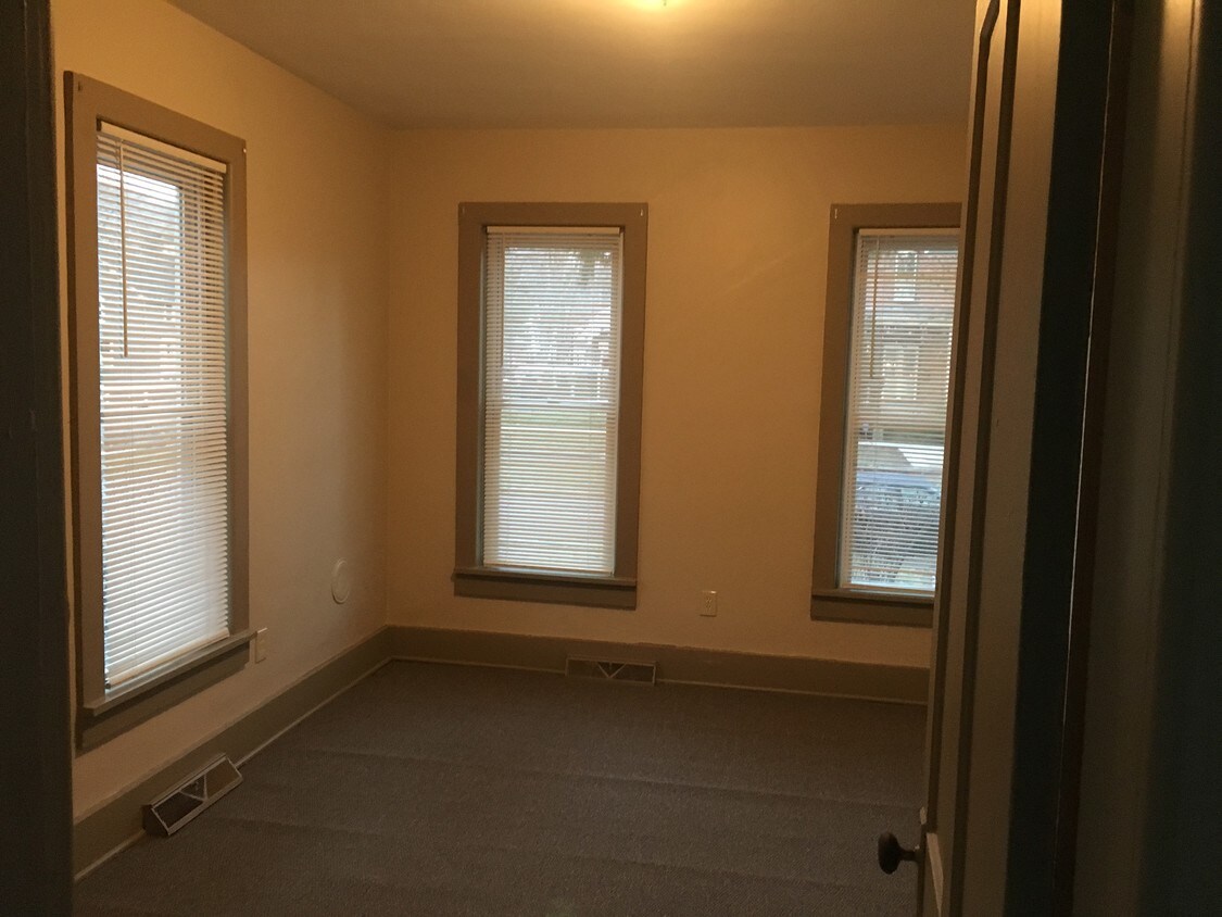 107 4th Ave, Warren, PA 16365 Rentals in Warren at 107 4th Ave Warren