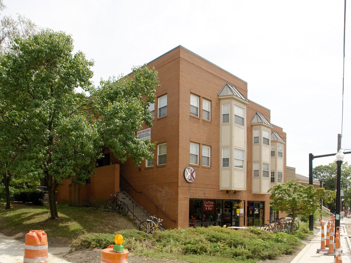 Building Photo - 2240-2246 N High St