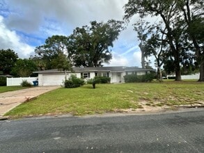 Building Photo - 8353 Lawfin St S