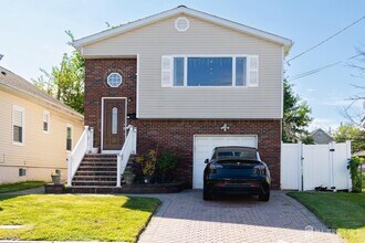 Building Photo - 13 Harding Ave