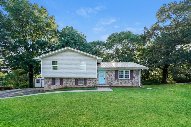 Building Photo - 845 Twin Ridge Dr