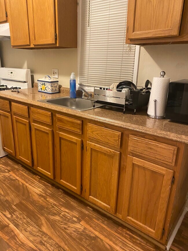 Full Kitchen - 412 Warwick Ave