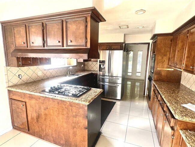 Building Photo - 2103 Briargreen Dr