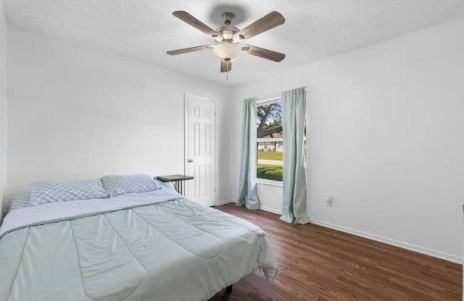Foto del edificio - 733 SE Academy Ln
