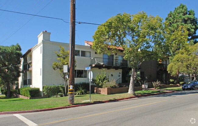 Building Photo - 3335 MILITARY Ave