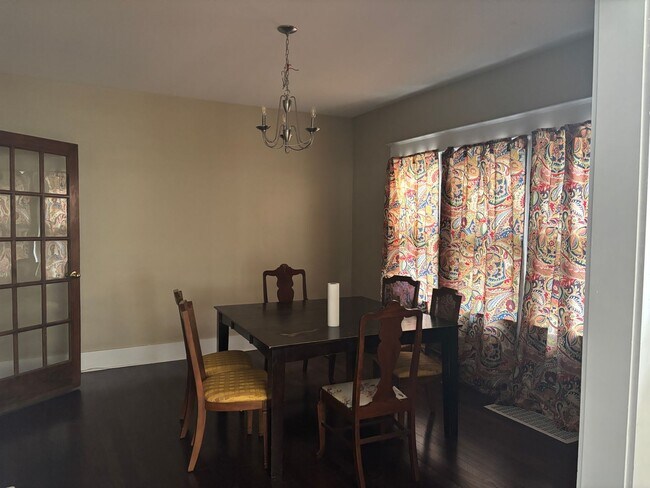 Foto del edificio - 5 Bed/2 Bath in California Neighborhood